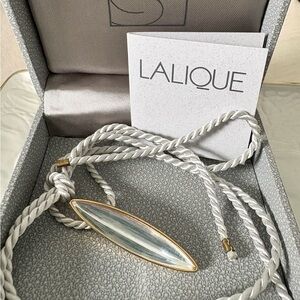 Lalique Crystal and Gold Tone Pendant with rope NEW !